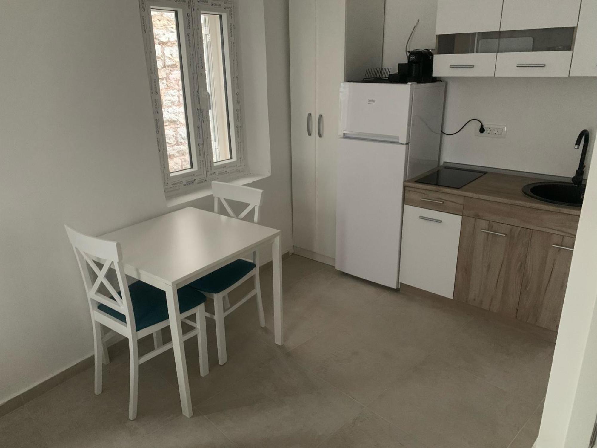 Sea Breeze Studio In The Heart Of Old Town, Budva