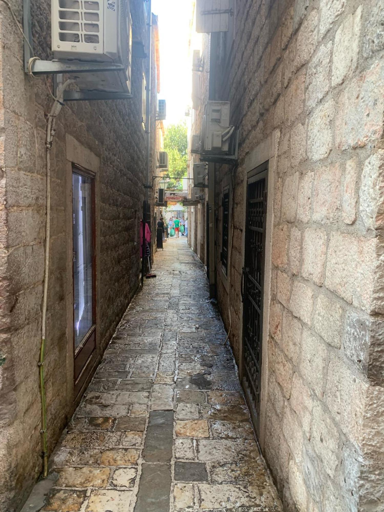 Sea Breeze Studio In The Heart Of Old Town, Lägenhet Budva